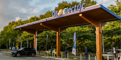 Q8 electric charging station with multiple cars